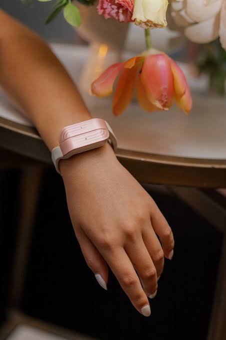 Chán cảnh app theo dõi kinh nguyệt đoán trật liên tục, cô gái 21 tuổi tự làm vòng tay