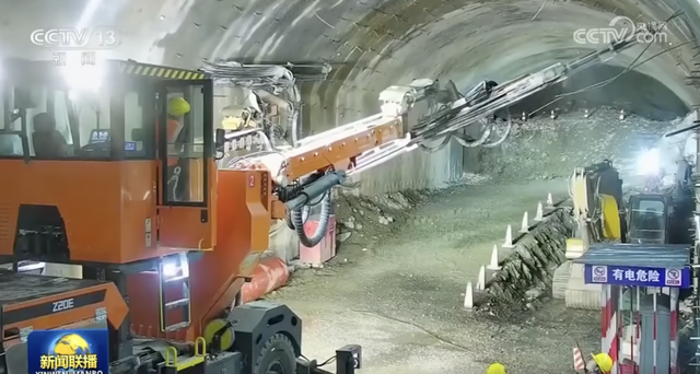 Phát hiện đứt gãy dưới siêu đập lớn nhất thế giới của Trung Quốc - công suất gấp 3 lần đập Tam Hiệp: Chuyên gia cảnh báo khẩn - Ảnh 1.