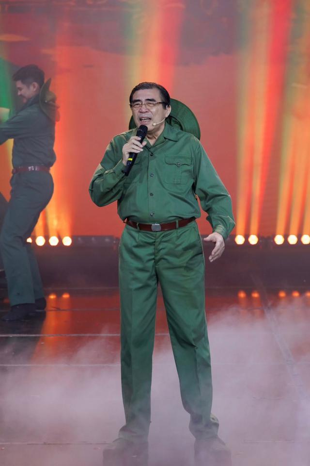 Nam NSND nhà ở đường Nguyễn Chí Thanh: Nhiều cô theo, 73 tuổi mới công khai vợ đẹp như diễn viên- Ảnh 1.