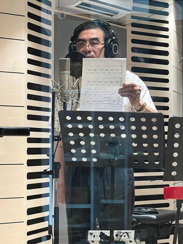 Nam NSND nhà ở đường Nguyễn Chí Thanh: Nhiều cô theo, 73 tuổi mới công khai vợ đẹp như diễn viên- Ảnh 4.