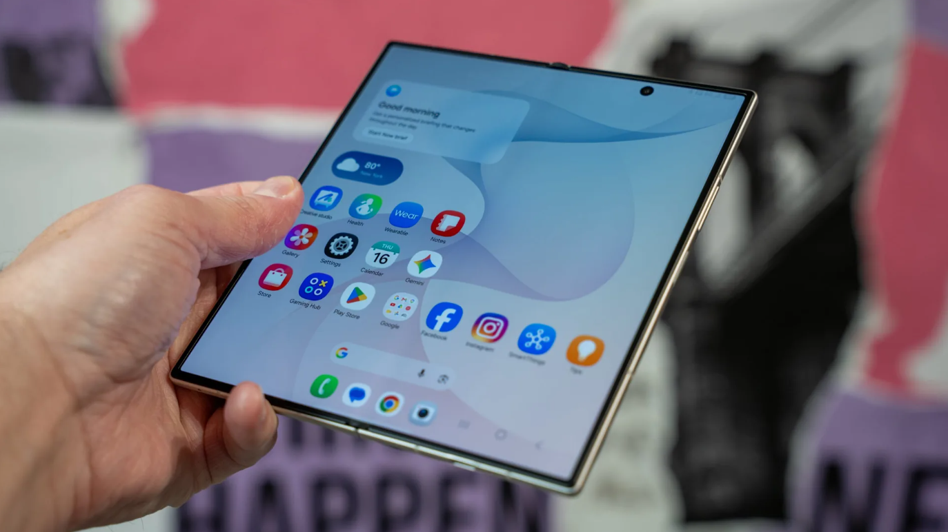 Người Việt bỏ hàng chục triệu đồng mua Samsung Galaxy Z Fold8 Ultra để làm gì? - Ảnh 4. Người Việt bỏ hàng chục triệu đồng mua Samsung Galaxy Z Fold8 Ultra để làm gì? - Ảnh 4.