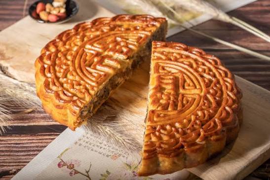 Bảy ngày phơi thịt, năm giờ nấu đường, hai tháng chờ lắng: Phía sau sự ra đời của 1 thương hiệu bánh trung thu trăm tuổi - Ảnh 1.