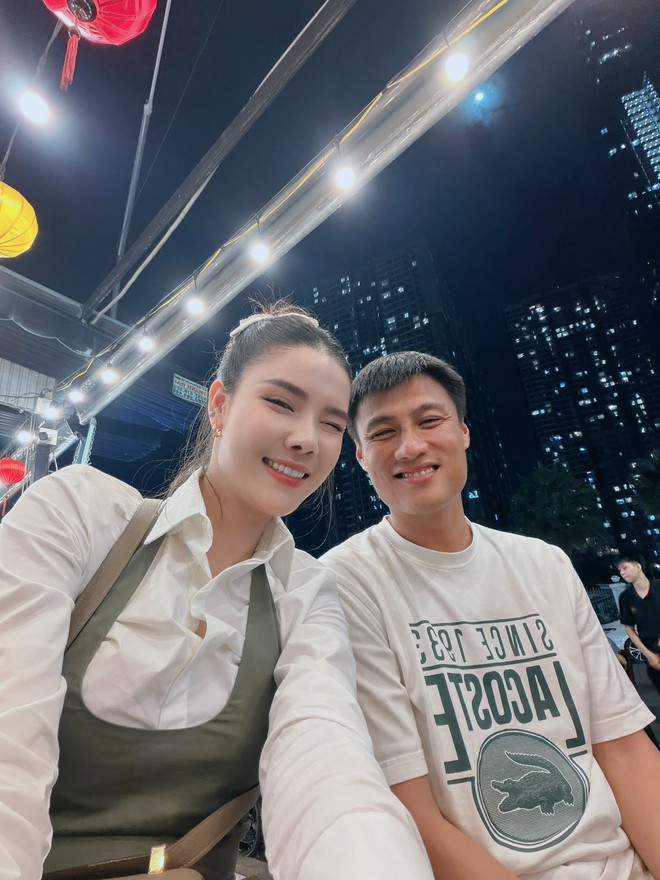 Mỹ nhân miền Tây cao 1m78 lấy chồng là cầu thủ, 10 năm hôn nhân hạnh phúc, liên tục được chồng tặng từ biệt thự đến xe sang - Ảnh 3.