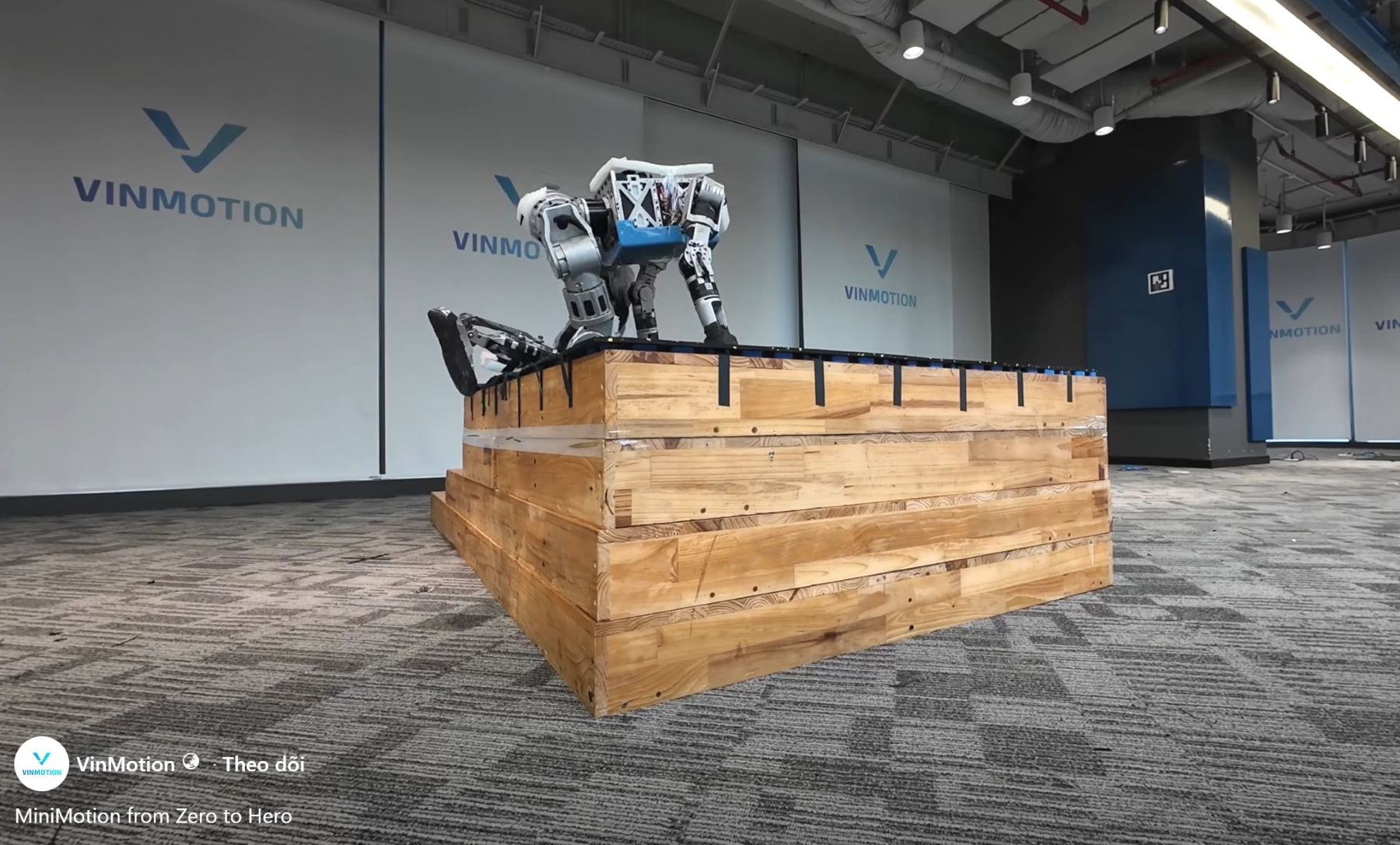 Tỷ phú Phạm Nhật Vượng giới thiệu robot MiniMotion với khả năng nhào lộn và chịu tải 85kg - Ảnh 2. Tỷ phú Phạm Nhật Vượng giới thiệu robot MiniMotion với khả năng nhào lộn và chịu tải 85kg - Ảnh 2.