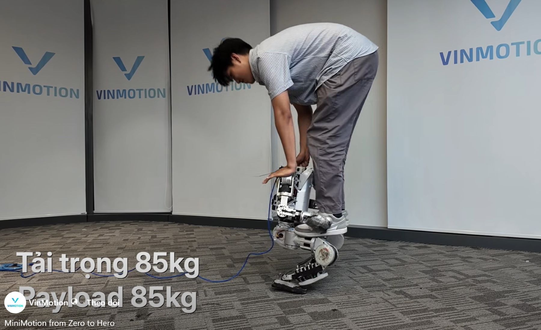 Tỷ phú Phạm Nhật Vượng giới thiệu robot MiniMotion với khả năng nhào lộn và chịu tải 85kg - Ảnh 3. Tỷ phú Phạm Nhật Vượng giới thiệu robot MiniMotion với khả năng nhào lộn và chịu tải 85kg - Ảnh 3.