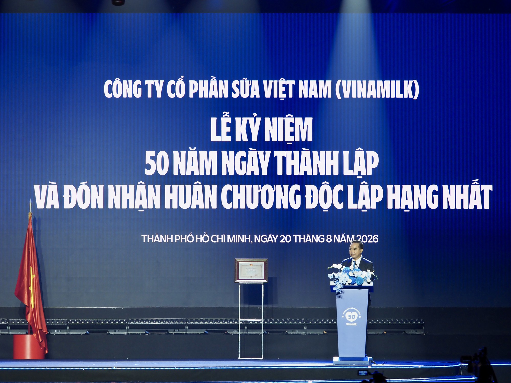 Vinamilk đón nhận Huân chương Độc lập hạng Nhất tại dấu mốc 50 năm - Ảnh 2. Vinamilk đón nhận Huân chương Độc lập hạng Nhất tại dấu mốc 50 năm - Ảnh 2.
