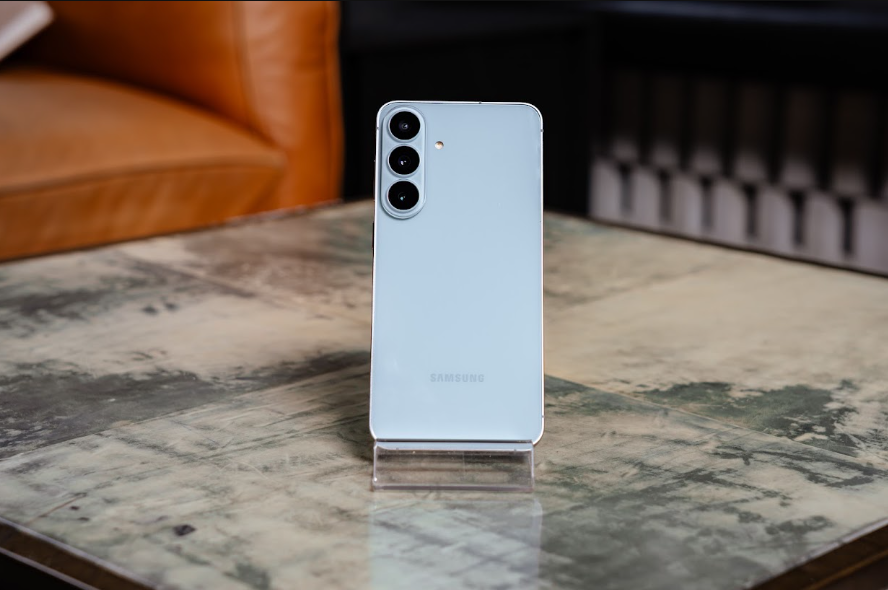 Samsung Galaxy S26 FE 2026: Trải nghiệm đáng giá cho người dùng với giá gần 19 triệu đồng - Ảnh 3. Samsung Galaxy S26 FE 2026: Trải nghiệm đáng giá cho người dùng với giá gần 19 triệu đồng - Ảnh 3.