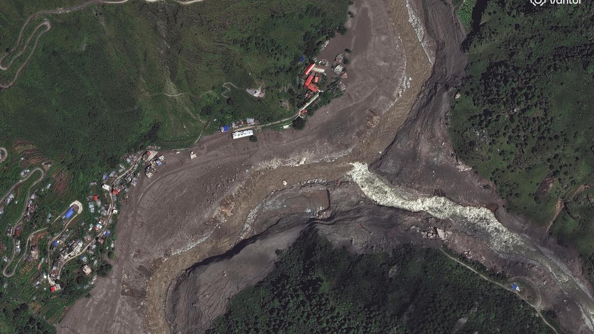 Thảm họa lũ quét Nepal - Tây Tạng: Thi thể được tìm thấy dọc các bờ sông, ít nhất 392 người chết và 93.000 người bị ảnh hưởng - Ảnh 4. Thảm họa lũ quét Nepal - Tây Tạng: Thi thể được tìm thấy dọc các bờ sông, ít nhất 392 người chết và 93.000 người bị ảnh hưởng - Ảnh 4.