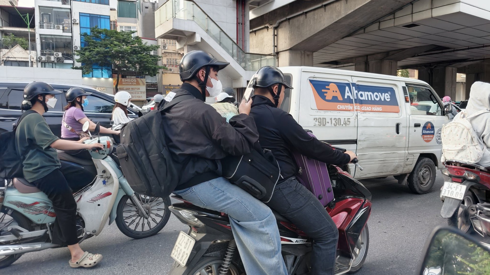Hà Nội chiều tối 28/8: Người dân ùn ùn về quê, nhiều tuyến đường đông nghẹt phương tiện- Ảnh 4.
