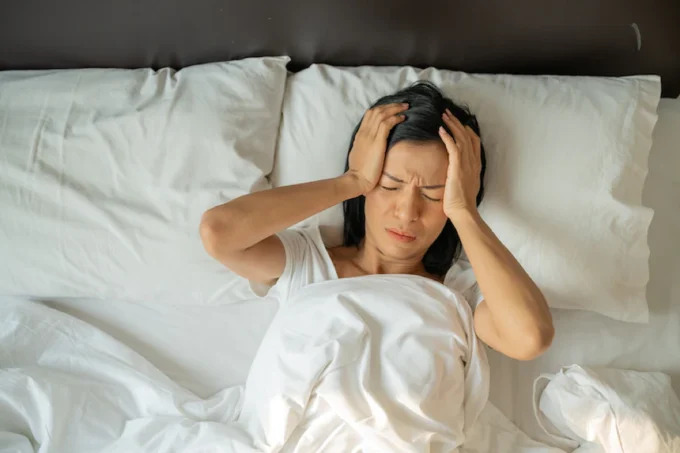 Không ăn nhiều mà bụng vẫn ngày càng to? Chuyên gia nội tiết cảnh báo: Thủ phạm có thể là thói quen hàng triệu người mắc mỗi đêm- Ảnh 2.