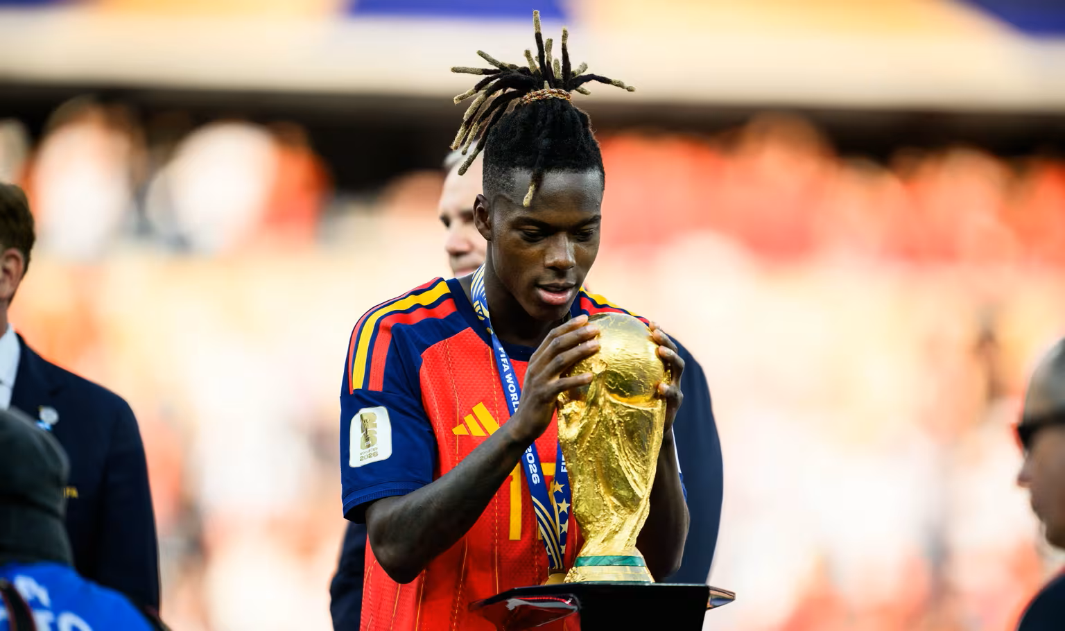 Nico Williams c&ugrave;ng đội tuyển T&acirc;y Ban Nha ăn mừng chức v&ocirc; địch World Cup 2026