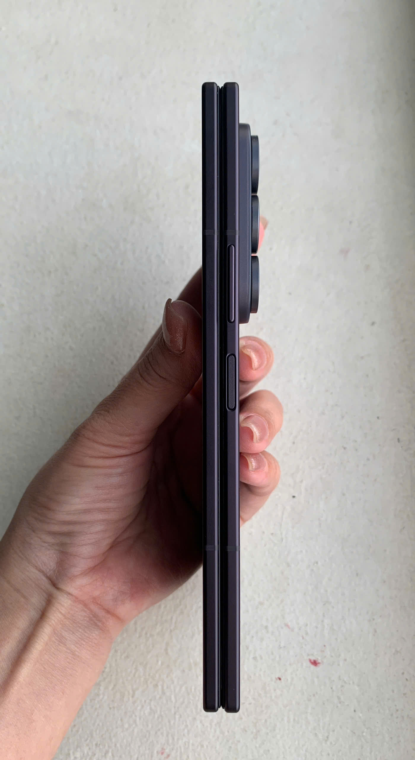 Samsung Galaxy Z Fold 8 Ultra: Trải nghiệm thực tế vượt trội năm 2026 - Ảnh 3. Samsung Galaxy Z Fold 8 Ultra: Trải nghiệm thực tế vượt trội năm 2026 - Ảnh 3.