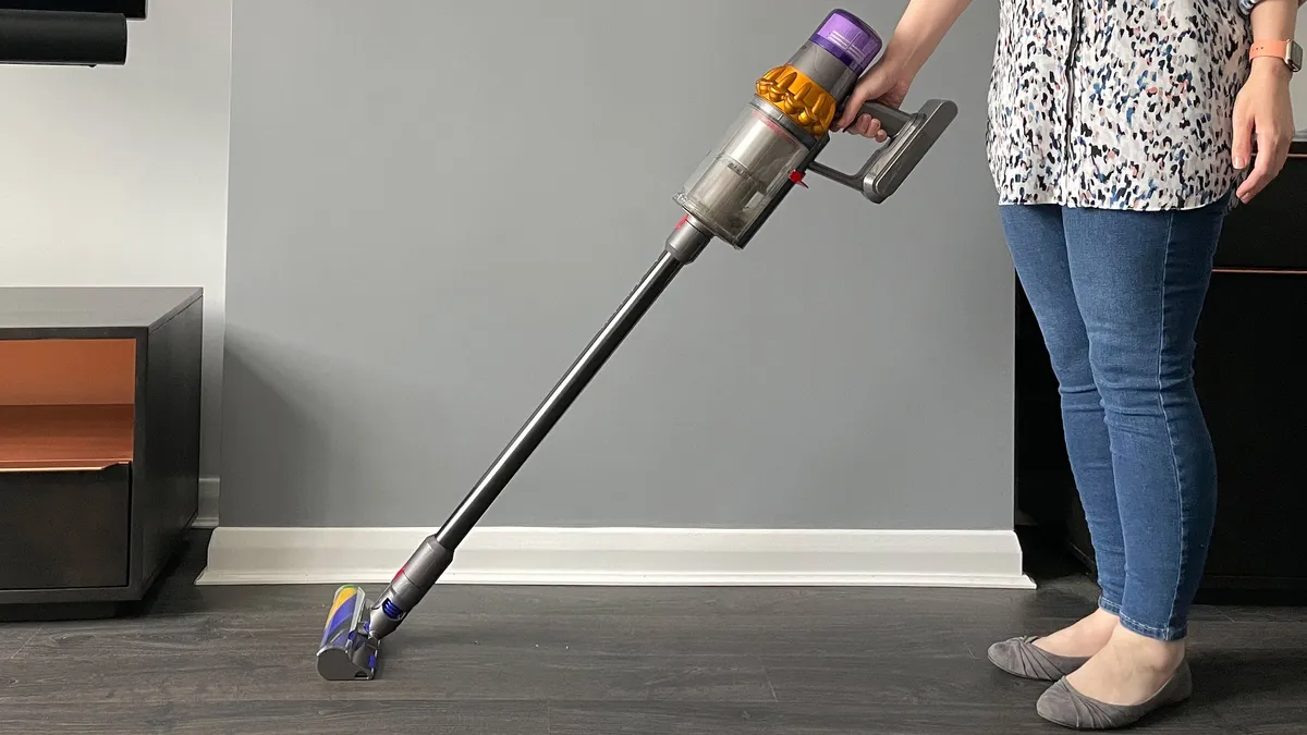 Review Dyson V15 Detect sau gần 2 năm sử dụng: Công nghệ vẫn dẫn đầu, độ bền mới là dấu hỏi lớn nhất - Ảnh 1.