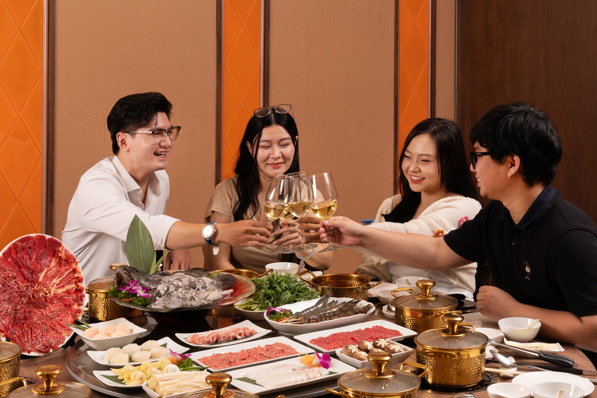 Ngân Đình Sài Gòn chuyển mình cùng Thưởng vị lẩu tươi thượng hạng - Ảnh 4. Ngân Đình Sài Gòn chuyển mình cùng Thưởng vị lẩu tươi thượng hạng - Ảnh 4.