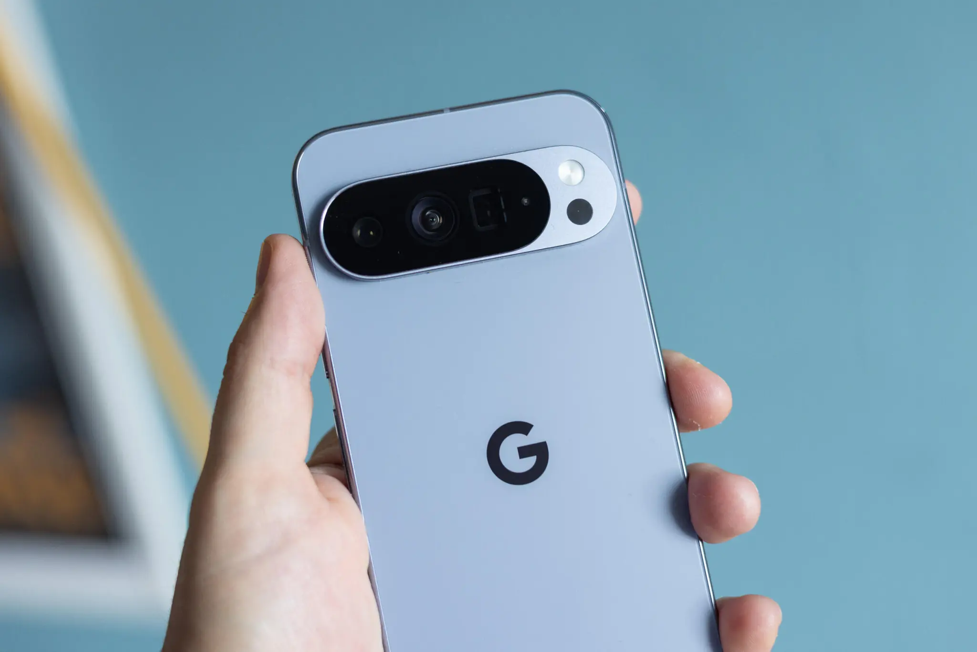Điện thoại Google Pixel 11 sắp ra mắt có gì hot? Hé lộ dải đèn LED mặt lưng thay thế hoàn toàn cảm biến nhiệt độ - Ảnh 2.