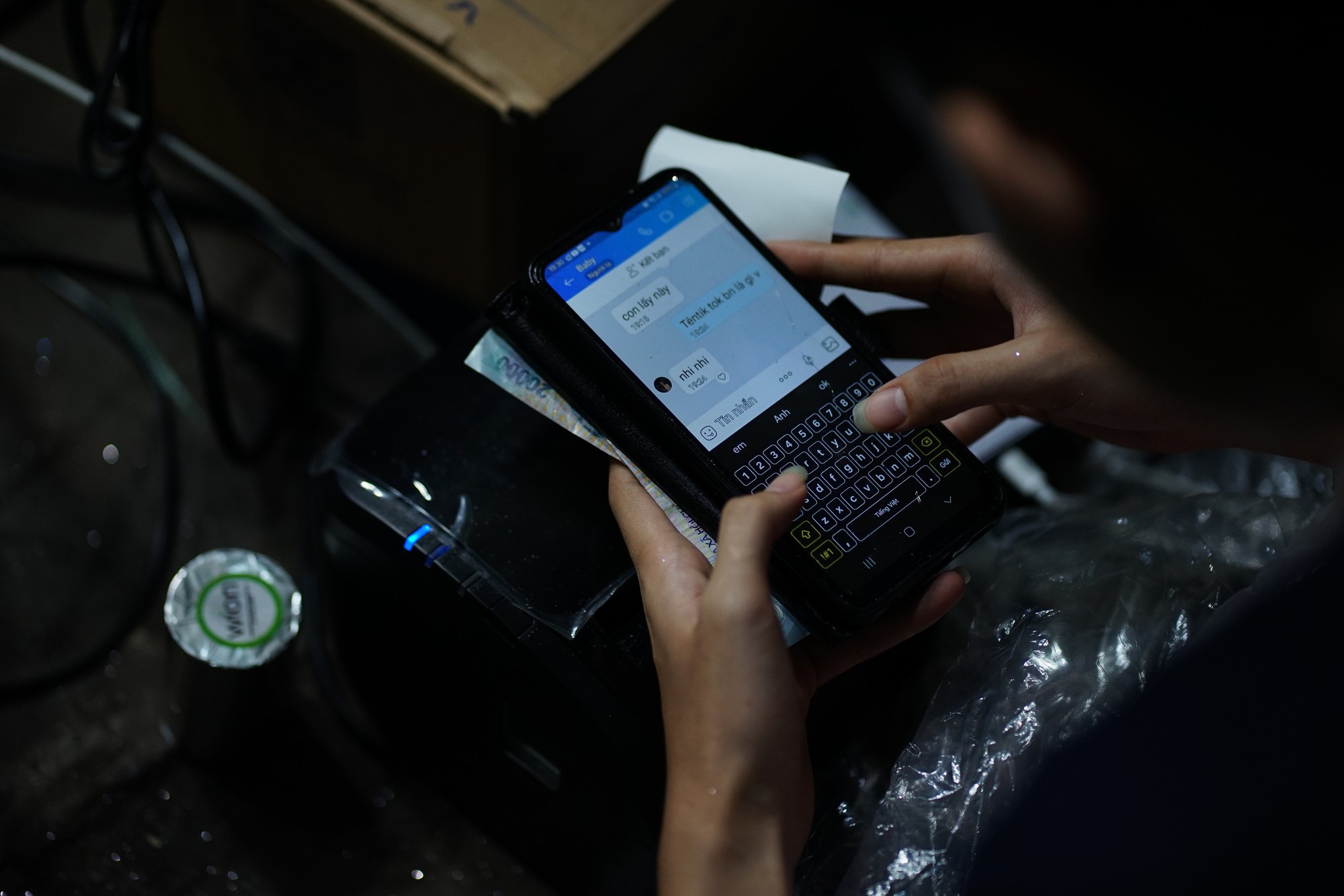 Ông chú tóc bạc ở TP . HCM livestream thành công giữa chợ vắng - Ảnh 8. Ông chú tóc bạc ở TP . HCM livestream thành công giữa chợ vắng - Ảnh 8.