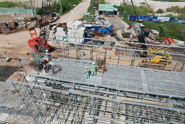 Siêu dự án LRT 9.000 tỷ tại Phú Quốc: Lộ trình “nghẹt thở” vượt ải thiên tai, sẵn sàng đưa đoàn tàu đầu tiên chạy thử vào giữa năm 2027 - Ảnh 4.