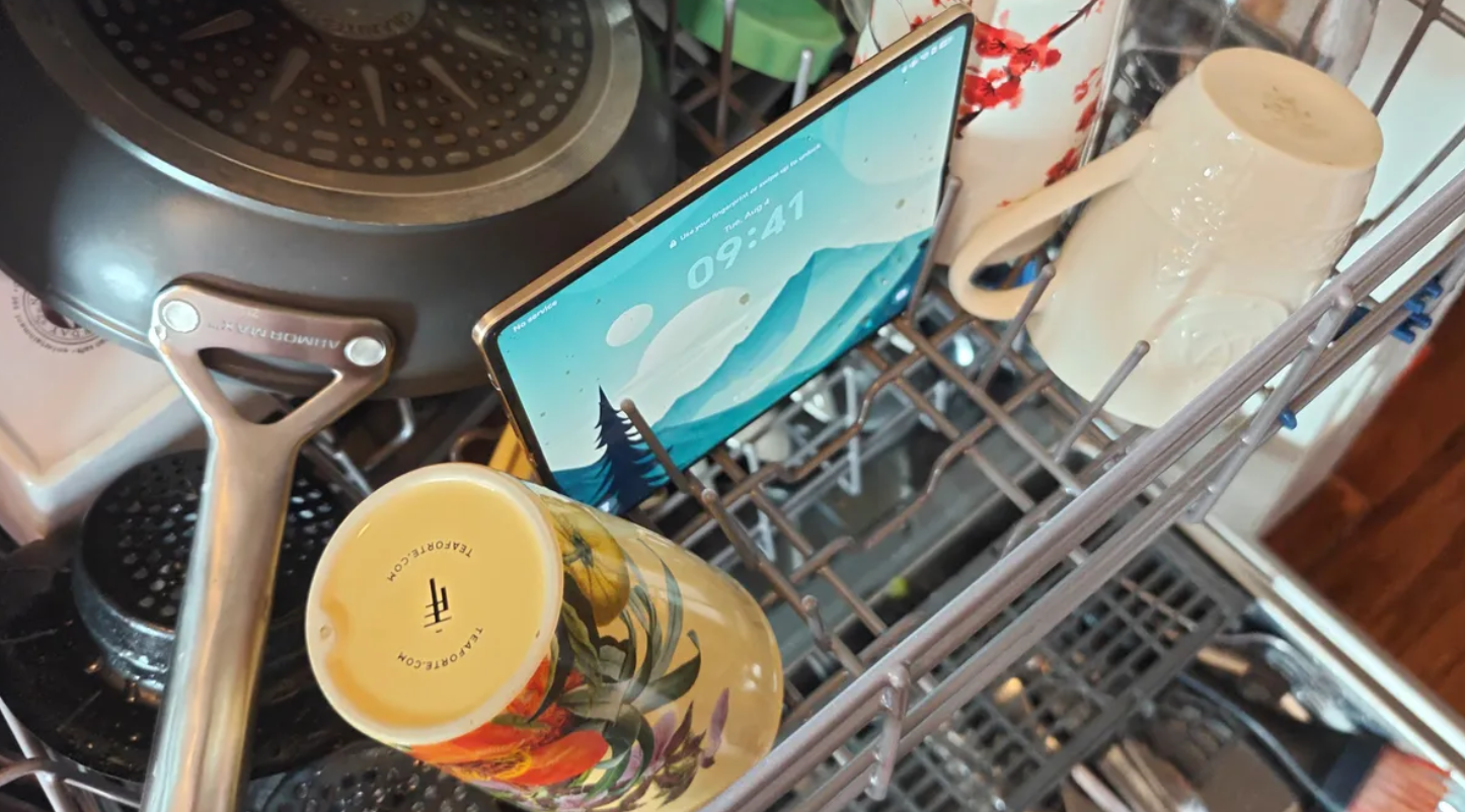 HONOR Magic V6 được thử độ bền trong máy giặt, kết quả ra sao? - Ảnh 2. HONOR Magic V6 được thử độ bền trong máy giặt, kết quả ra sao? - Ảnh 2.