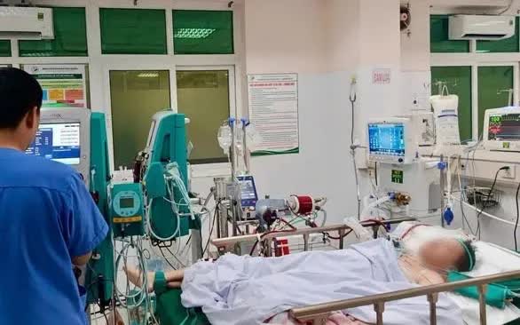 Nam thanh niên mắc lupus nguy kịch do suy đa cơ quan - Ảnh 1.