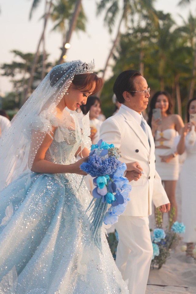 Mẹ đơn thân Vbiz được đại gia mê như điếu đổ, làm lễ đường ở resort 5 sao rước về làm vợ - Ảnh 3.