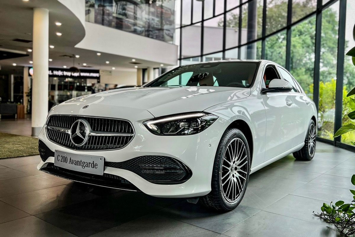 Hàng trăm xe Mercedes-Benz C200 và C300 bị thu hồi - Ảnh 1.