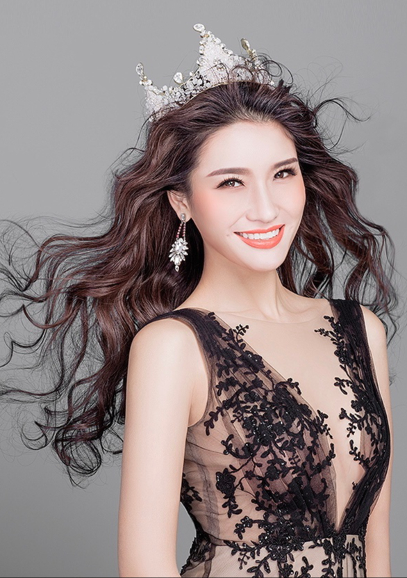 "Hoa hậu xấu nhất lịch sử showbiz" đã khác: Lột xác đẹp khó tin đến từng centimet, U40 làm chủ tịch nhưng chưa chồng - Ảnh 4.