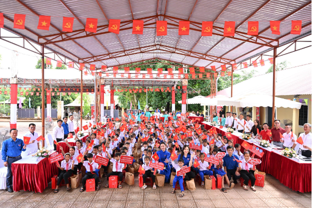 Đồng hành cùng Lifebuoy trên hành trình đưa trẻ em an toàn sạch khỏe đến trường - Ảnh 4. Đồng hành cùng Lifebuoy trên hành trình đưa trẻ em an toàn sạch khỏe đến trường - Ảnh 4.