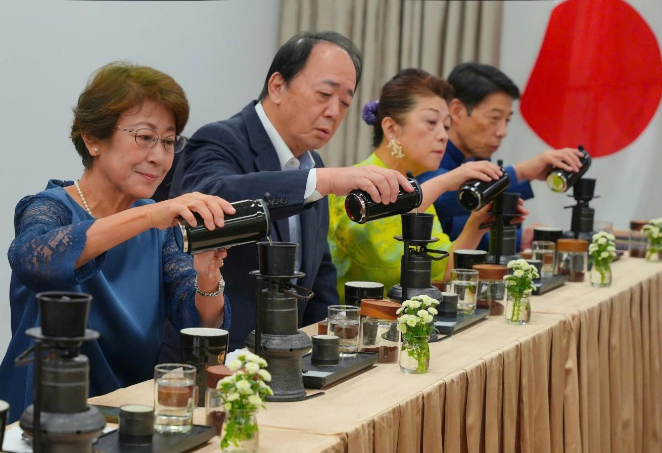 Cà Phê Đạo Việt Nam tạo dấu ấn trên quê hương Trà Đạo Nhật Bản - Ảnh 1. Cà Phê Đạo Việt Nam tạo dấu ấn trên quê hương Trà Đạo Nhật Bản - Ảnh 1.