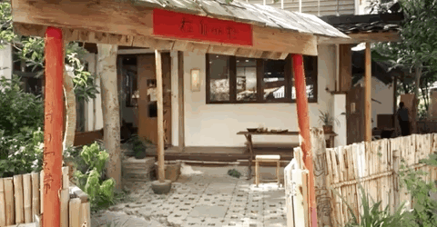 Người phụ nữ 37 tuổi cải tạo căn hộ 45m² thành nơi ai cũng muốn ghé: Không điều hòa, ít dùng điện thoại, đồ cũ cũng thành đẹp - Ảnh 4.