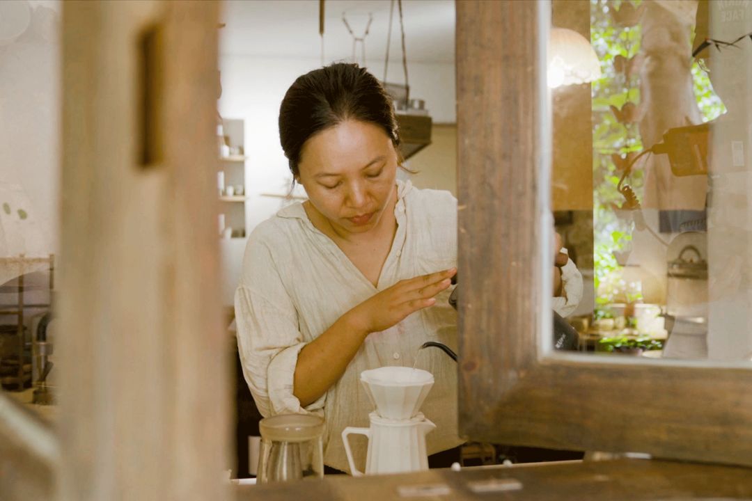 Người phụ nữ 37 tuổi cải tạo căn hộ 45m² thành nơi ai cũng muốn ghé: Không điều hòa, ít dùng điện thoại, đồ cũ cũng thành đẹp - Ảnh 9.