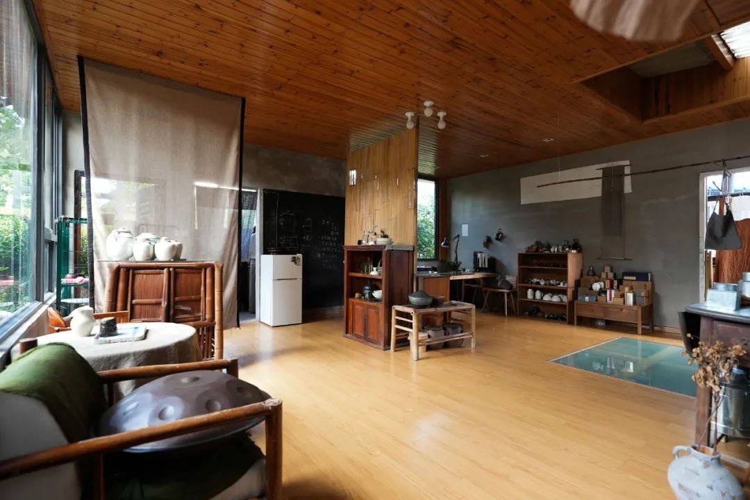 Người phụ nữ 37 tuổi cải tạo căn hộ 45m² thành nơi ai cũng muốn ghé: Không điều hòa, ít dùng điện thoại, đồ cũ cũng thành đẹp - Ảnh 12.