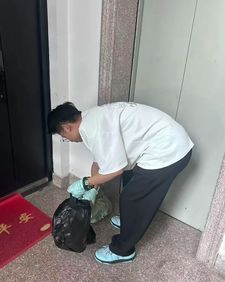 3 ngày nhận hơn 20 đơn: Dịch vụ đổ rác thuê 100 nhân dân tệ/tháng bất ngờ hút khách ở Trung Quốc - Ảnh 4. 3 ngày nhận hơn 20 đơn: Dịch vụ đổ rác thuê 100 nhân dân tệ/tháng bất ngờ hút khách ở Trung Quốc - Ảnh 4.