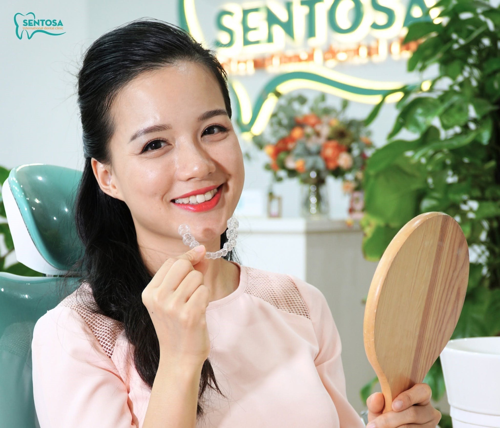Nha khoa Sentosa và những rối ren khách hàng: Quyền lợi chưa được giải quyết - Ảnh 1. Nha khoa Sentosa và những rối ren khách hàng: Quyền lợi chưa được giải quyết - Ảnh 1.
