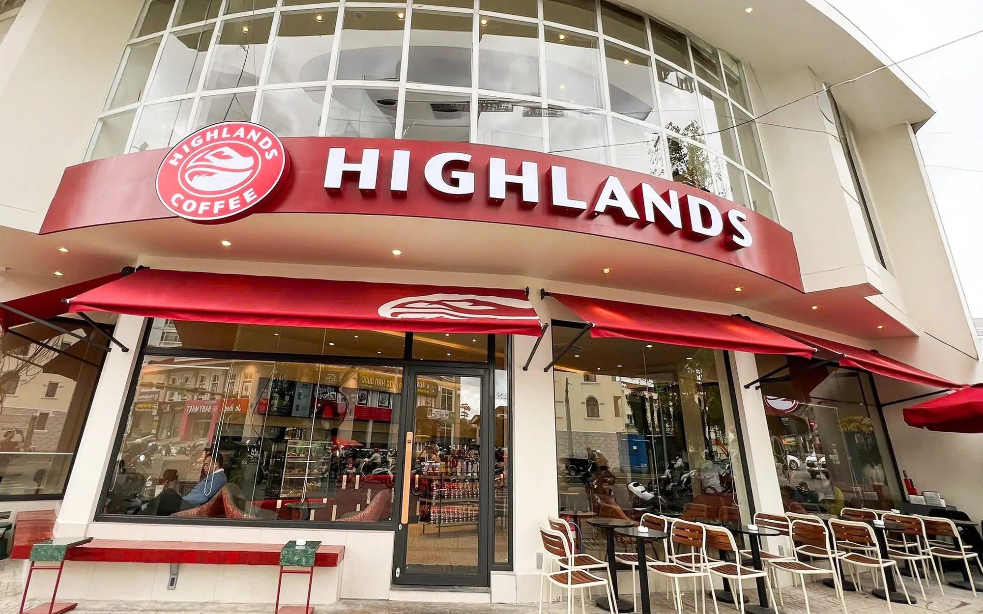 Nóng: Jollibee bán cổ phần Highlands Coffee với giá 2.300 tỷ đồng, định giá chuỗi cà phê 800 triệu USD
