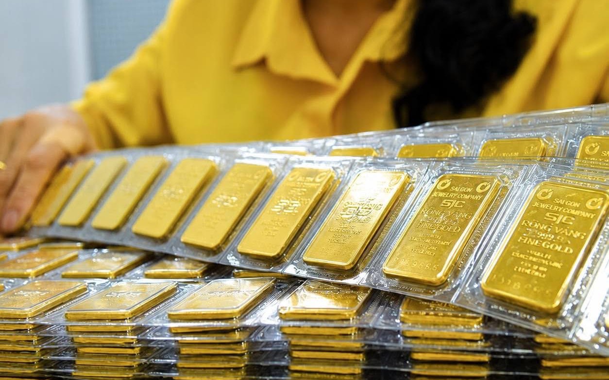 Giá vàng rơi về đáy sau 2 tuần