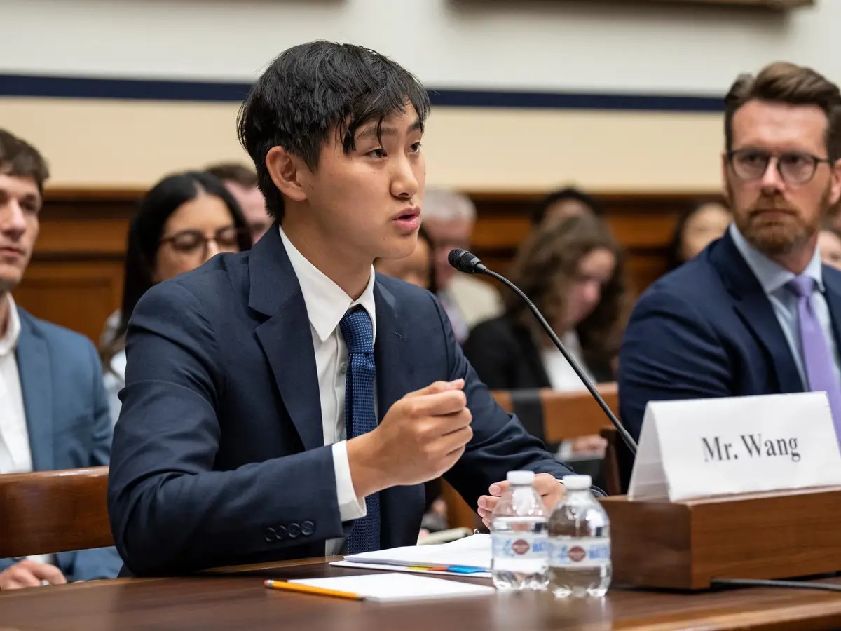 Tỷ phú AI 29 tuổi Alexandr Wang và phong cách giản dị bên cạnh Mark Zuckerberg - Ảnh 3. Tỷ phú AI 29 tuổi Alexandr Wang và phong cách giản dị bên cạnh Mark Zuckerberg - Ảnh 3.