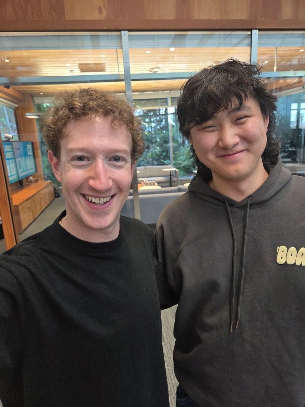 Tỷ phú AI 29 tuổi Alexandr Wang và phong cách giản dị bên cạnh Mark Zuckerberg - Ảnh 4. Tỷ phú AI 29 tuổi Alexandr Wang và phong cách giản dị bên cạnh Mark Zuckerberg - Ảnh 4.