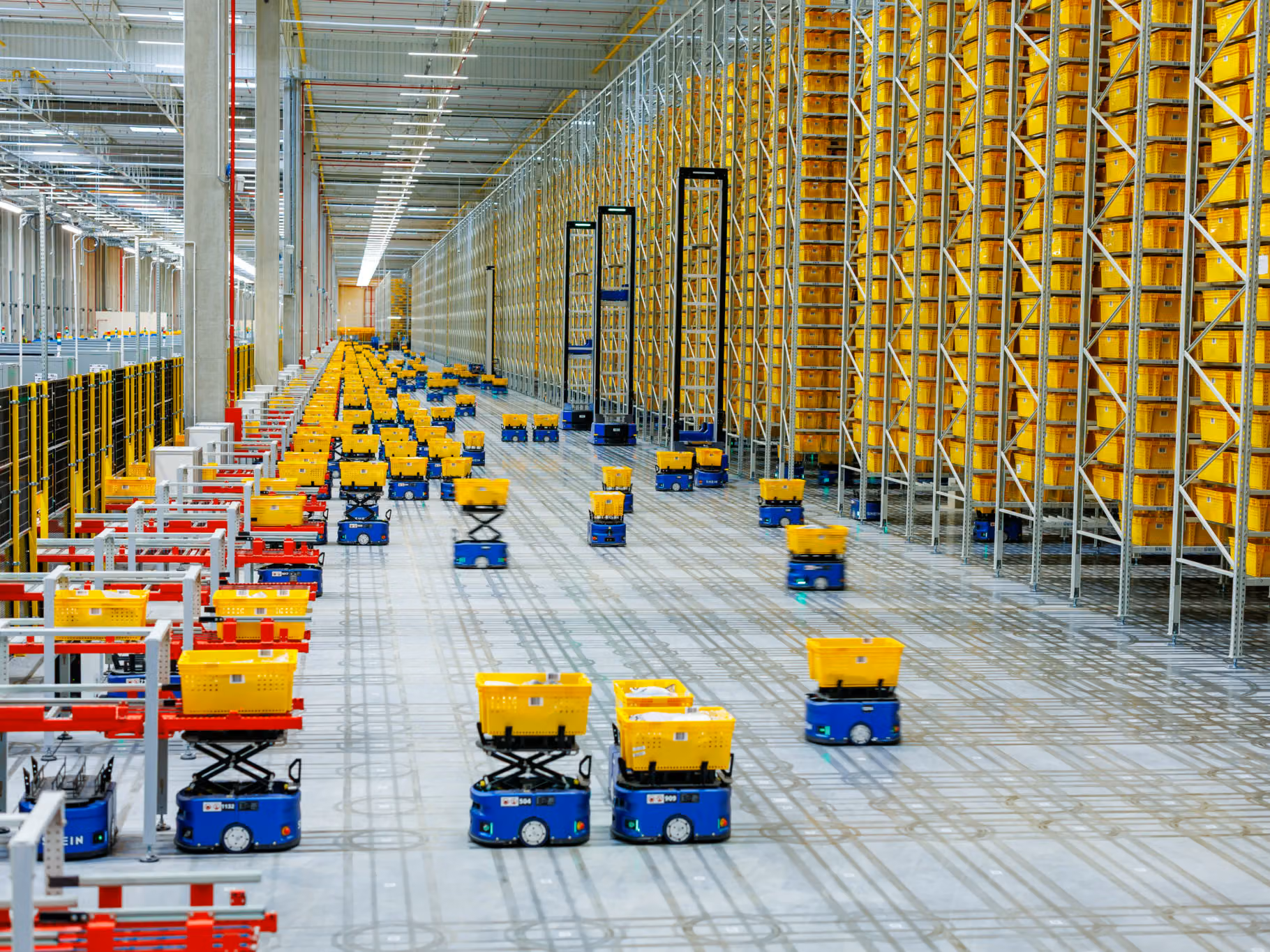 Robot vận h&agrave;nh kho h&agrave;ng tự động