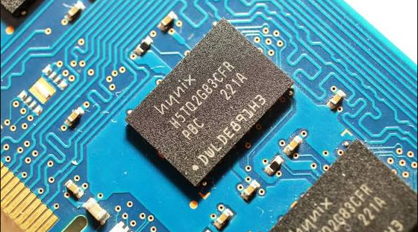 Micron bỏ thị trường RAM, Samsung và SK Hynix cũng đang đổi hướng: AI đang hút sạch bộ nhớ của người dùng? - Ảnh 3.