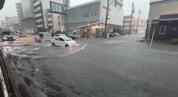 Nagoya hứng lượng mưa kỷ lục, hơn 1 triệu người nhận lệnh sơ tán - Ảnh 4.