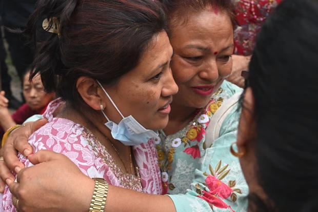 Lời kể của 2 công nhân được cứu sống ở Nepal: 9 ngày không thức ăn, bóng tối bủa vây, liên tục tụng chú Hindu để giữ vững tinh thần - Ảnh 5.