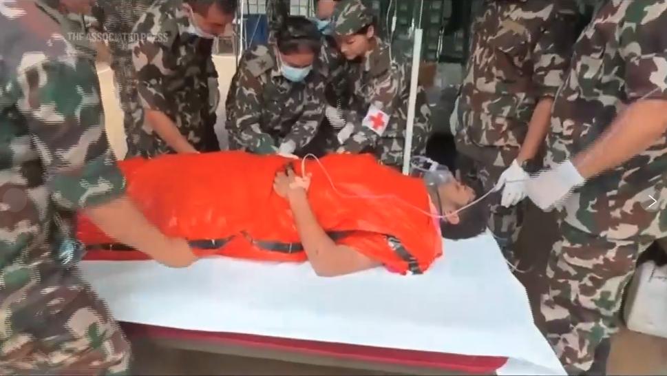 Lời kể của 2 công nhân được cứu sống ở Nepal: 9 ngày không thức ăn, bóng tối bủa vây, liên tục tụng chú Hindu để giữ vững tinh thần - Ảnh 6.