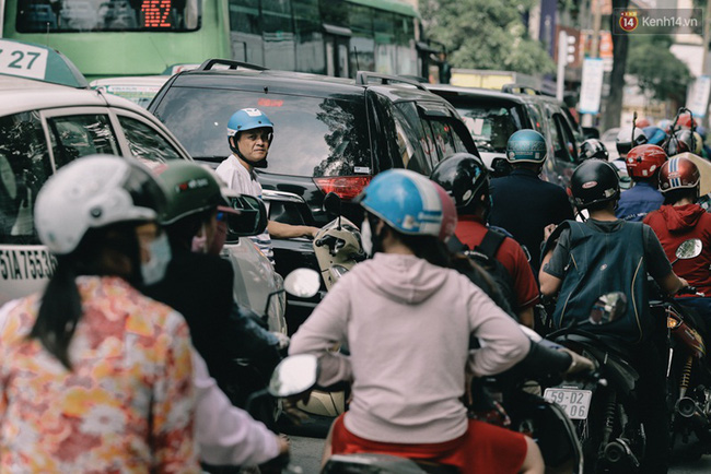 ẢNH TPHCM kẹt xe giờ tan tầm người Sài Gòn nhích từng chút một trên đường
