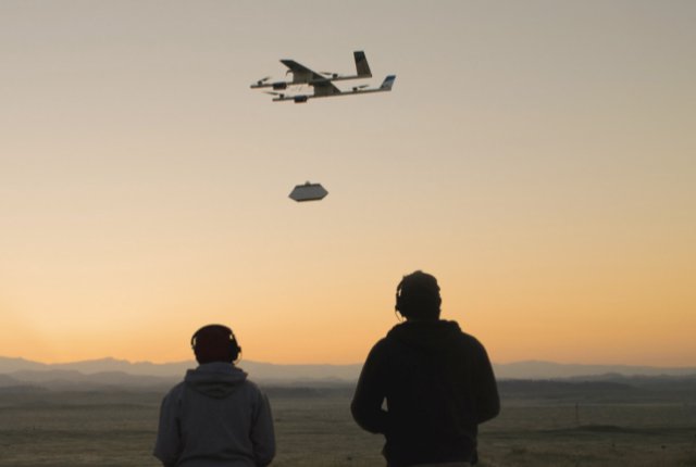 Drone Project Wing của Google đang vận chuyển kiện hàng là món burrito.