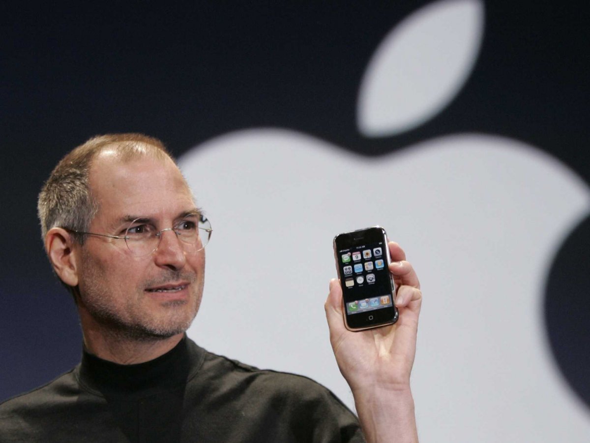 Trong mơ bạn cũng không tưởng tượng nổi chiếc iPhone đầu tiên của Steve Jobs  lại 'kinh dị' thế này