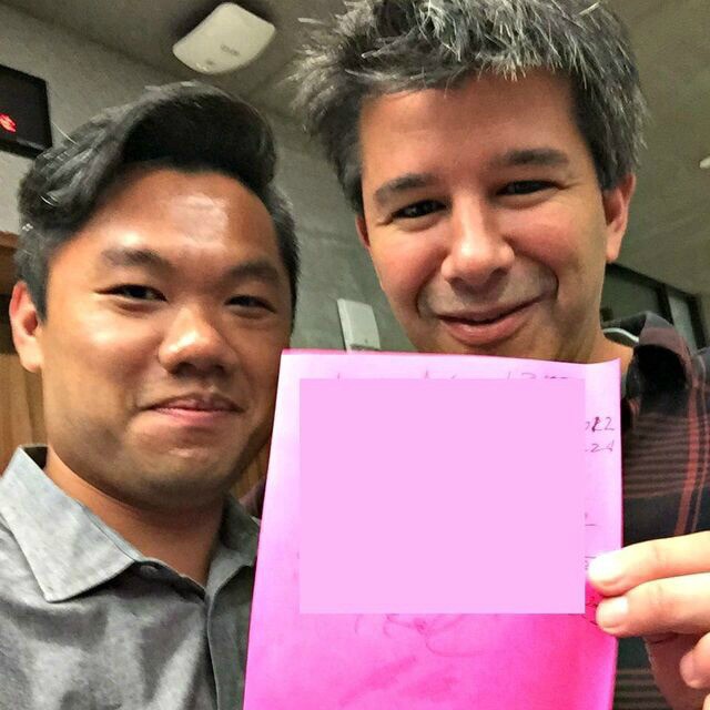 
Andrew Chen (trái) và Travis Kalanick (phải)
