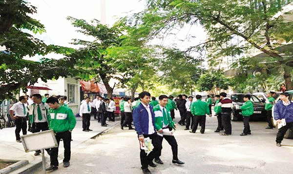 
Hàng trăm tài xế taxi đình công phản đối tại trụ trở Mai Linh Miền Bắc hồi đầu tháng 12/2016
