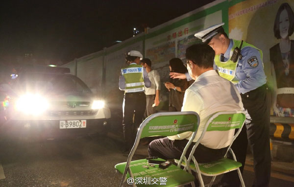 
Người bật đèn pha bị xử phạt tại Trung Quốc.
