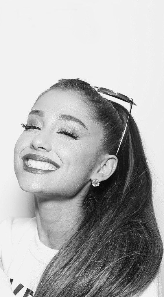 Ariana Grande: 14 tuổi bước chân vào showbiz bằng nghiệp diễn viên, năm 18 tay ngang làm ca sĩ, 25 tuổi trở thành triệu phú USD nổi tiếng toàn thế giới - Ảnh 2.