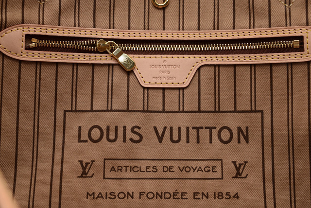 Louis Vuitton Triển Vọng Tích Cực Năm 2023 Với Câu Chuyện Mở Cửa Của Trung  Quốc  Tầm Nhìn Đầu Tư
